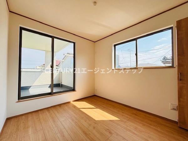 　子供部屋　陽当たりの良い洋室です
