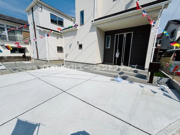 　駐車場　駐車場が広く便利です