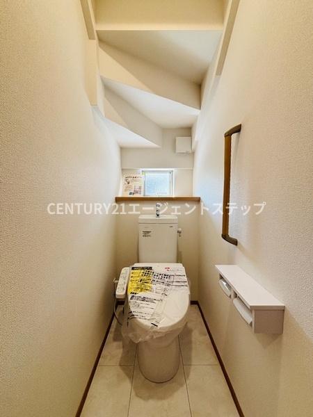 　トイレ　天井が印象的なトイレです