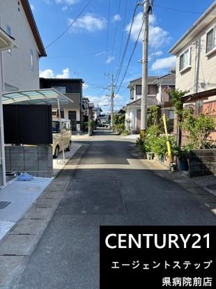 　前面道路含む現地写真　前面道路の様子です