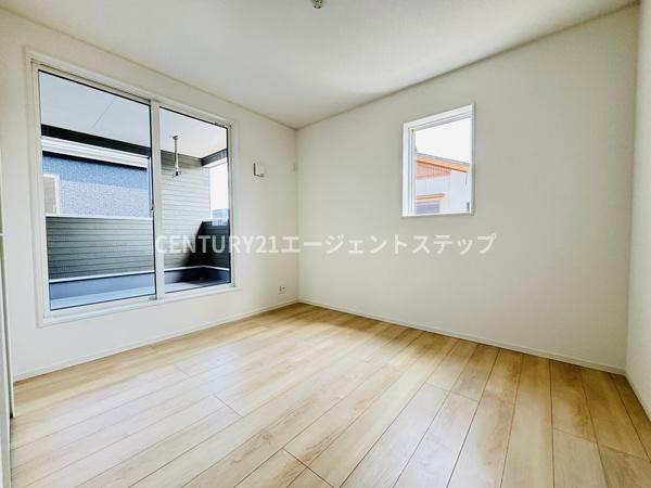 　寝室　洋室は明るく快適です