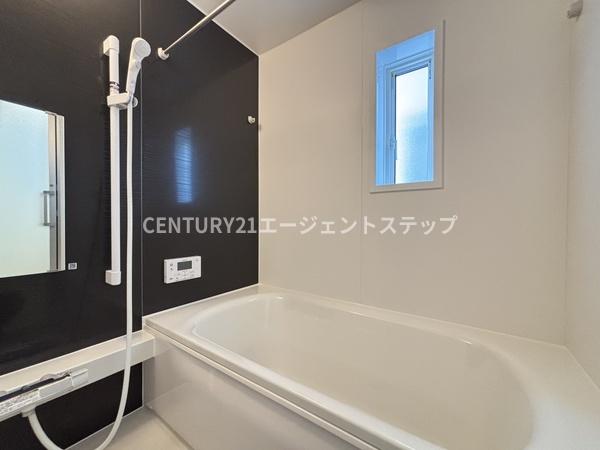 　バス　明るさが魅力のバス空間です