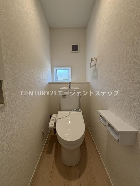 　トイレ　シンプルなトイレ空間です