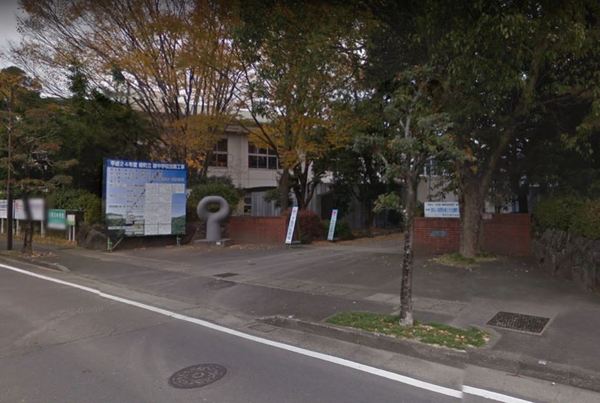 　綾町立綾中学校（中学校）／1157m　