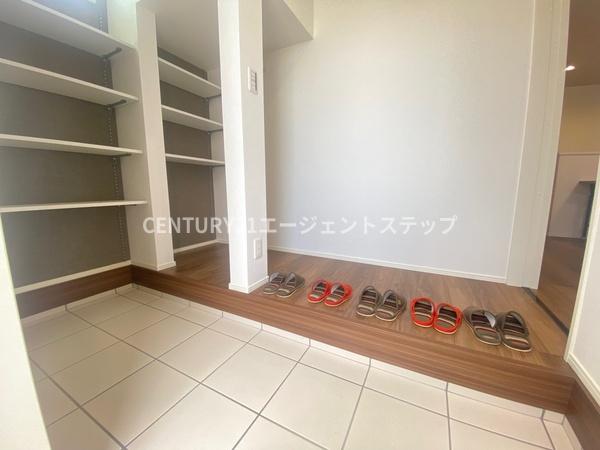 　玄関　収納が便利な玄関です