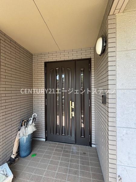 　玄関　玄関のタイル貼りが特徴です