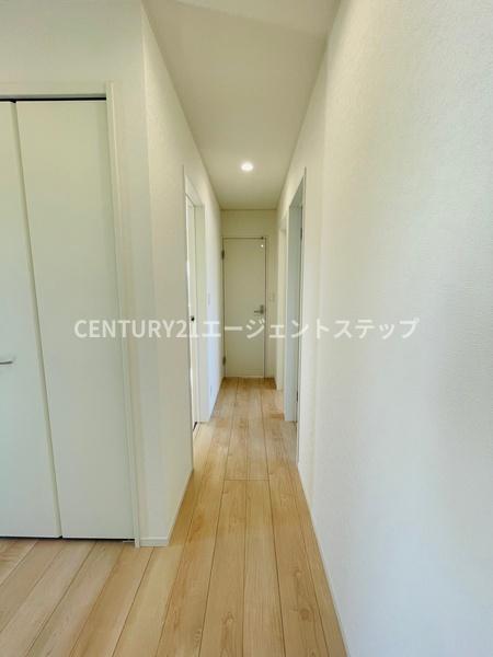 　その他　廊下が明るい印象です