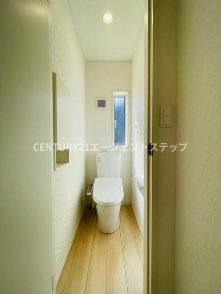 　トイレ　明るいトイレ空間です