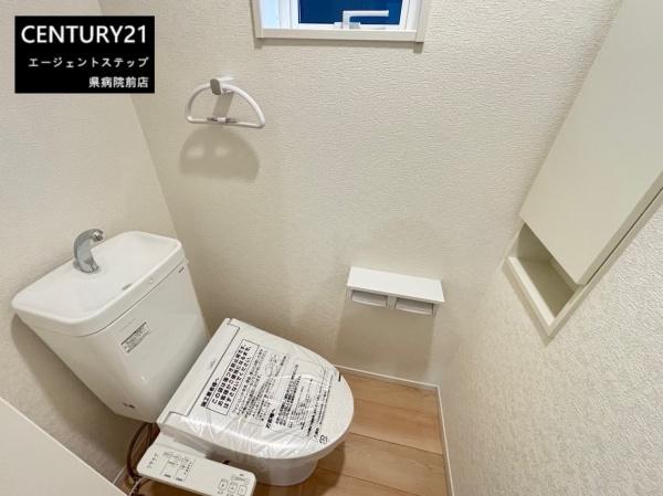 　トイレ　明るさが感じられるトイレです