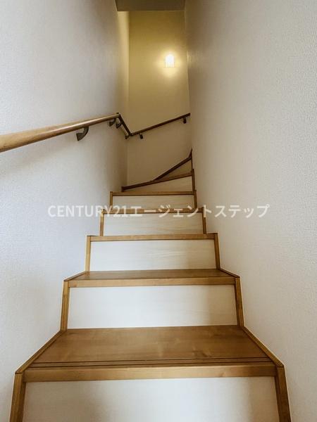 　その他内観　階段は手すり付きです
