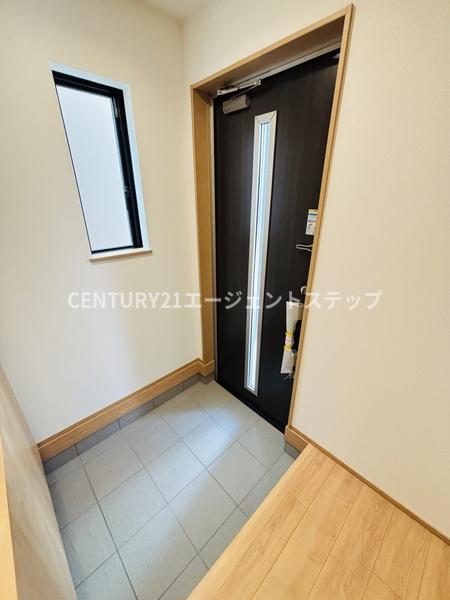 　玄関　玄関は明るい雰囲気です