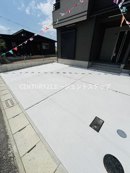 　駐車場　広々とした駐車場が魅力です