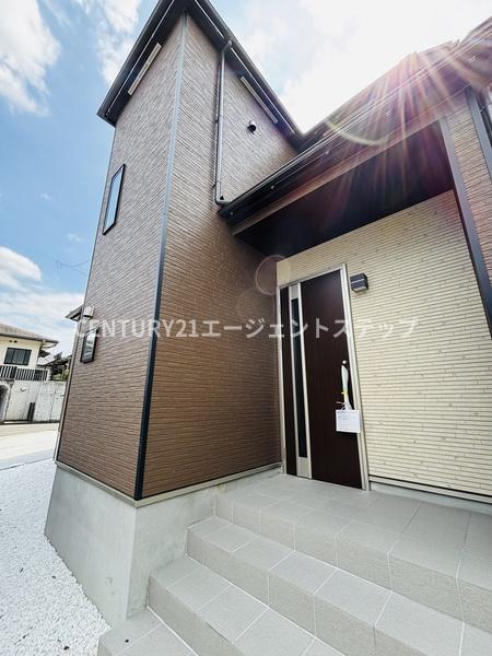 　玄関　玄関の落ち着いた外観が魅力です