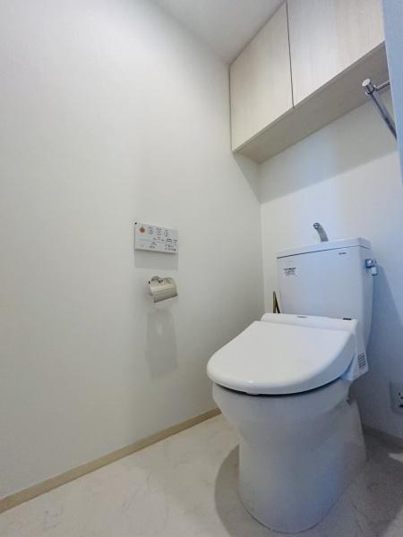 　トイレ　収納付きトイレです