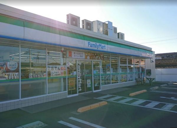 　ファミリーマート島之内店（コンビニ）／527m　