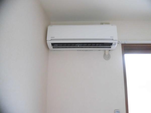 セピアコートA棟　リビング　エアコン