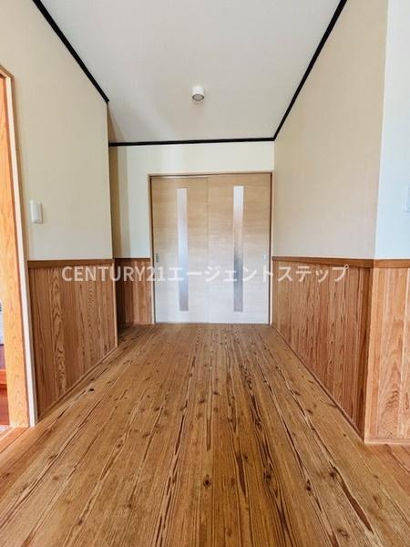 　その他内観　温かみのある廊下です