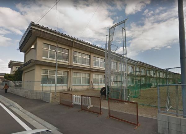 　高鍋町立高鍋東中学校（中学校）／938m　