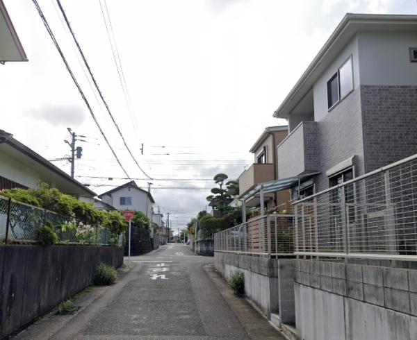 　前面道路含む現地写真　前面道路がゆったりしています
