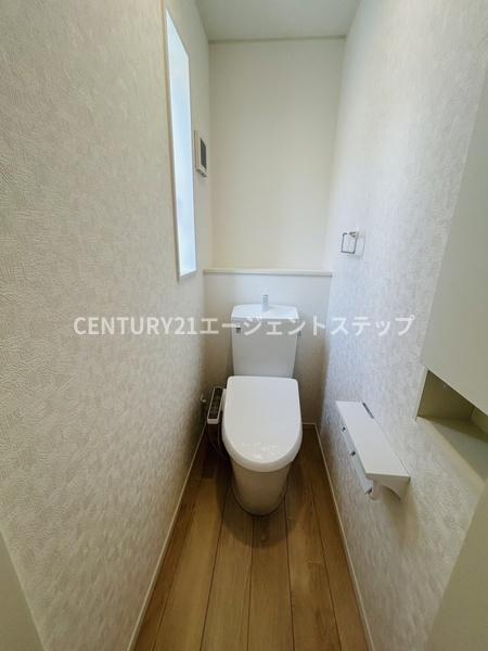 　トイレ　明るいトイレ空間です