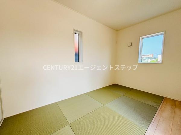 　和室　窓から光が入る和室です