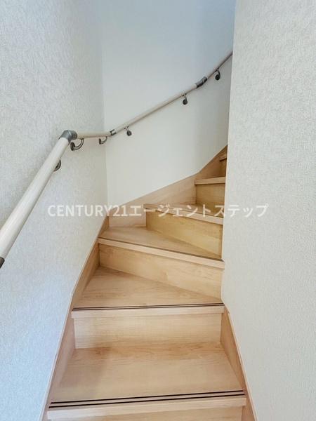　その他内観　階段は手すり付きです
