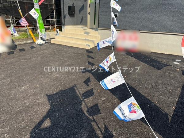 　駐車場　駐車場の舗装が魅力です