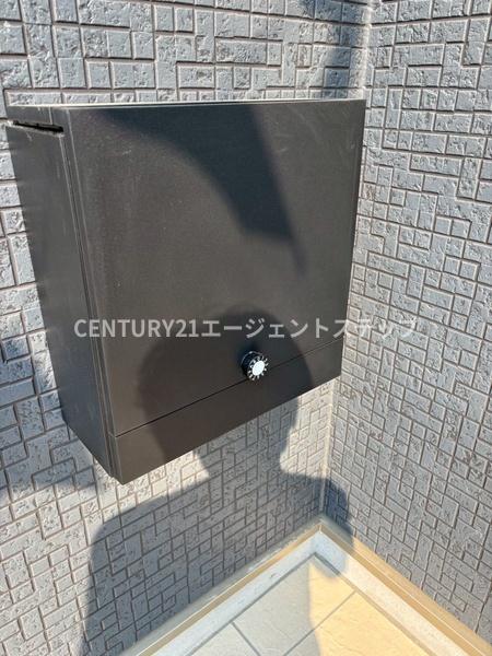 　その他　ダイヤル鍵付きポストです
