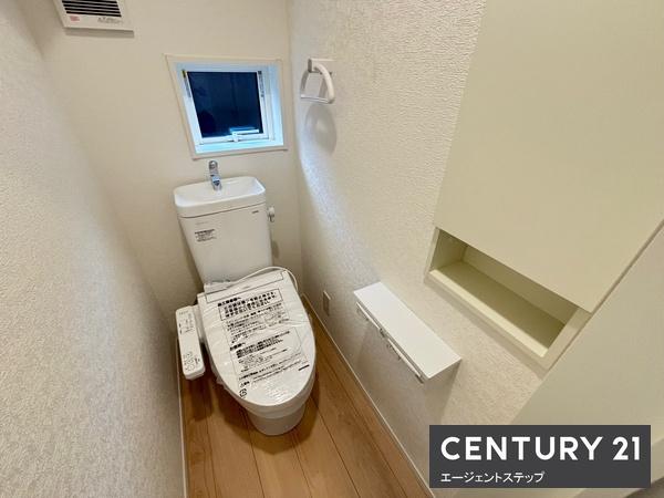 　トイレ　トイレの明るさが特徴です
