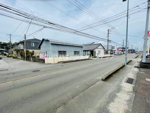 　前面道路含む現地写真　前面道路が広く見通し良好です