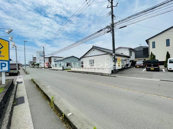 　前面道路含む現地写真　前面道路が広く見通し良好です