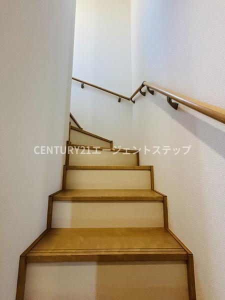 　その他内観　階段エリアは手すり付きです