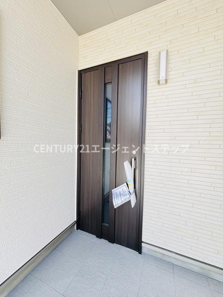 　玄関　玄関のデザインが印象的です