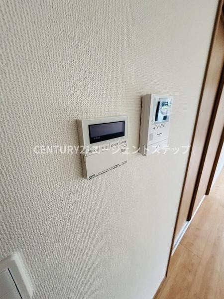 　その他　設備パネルが設置された壁面です