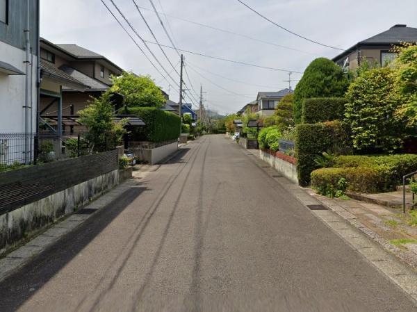 　前面道路含む現地写真　前面道路が幅広い現地写真です