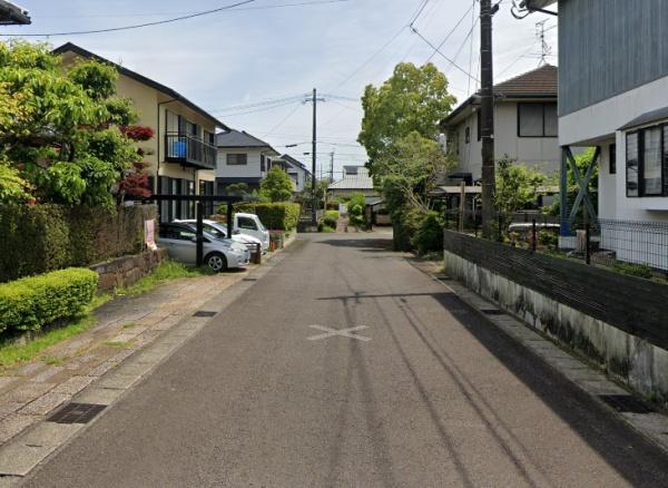 　前面道路含む現地写真　前面道路が広々としています