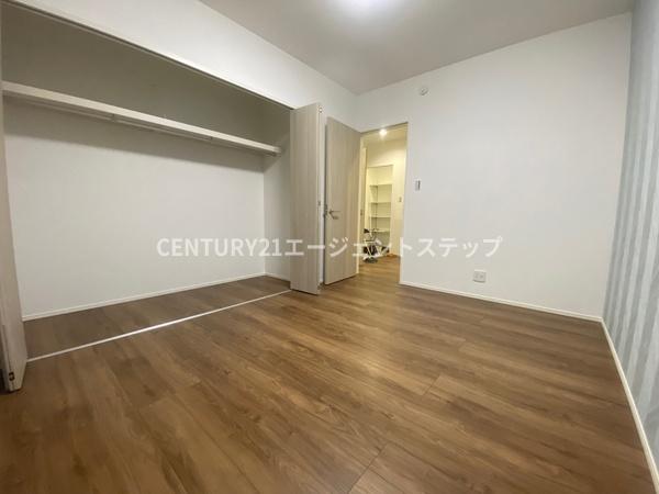 　洋室　洋室の明るい空間です