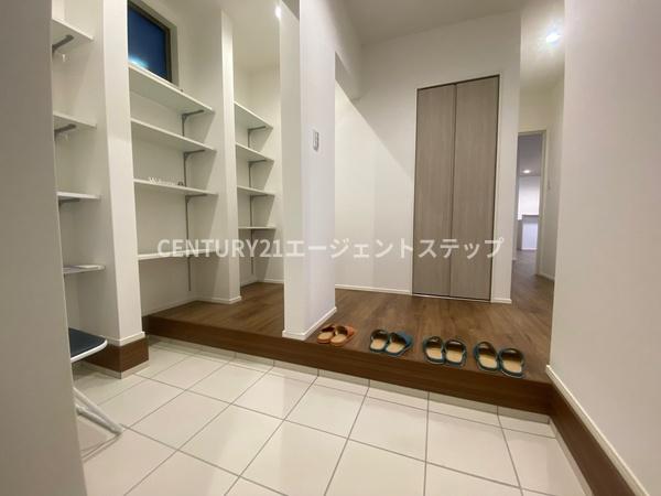 　玄関　収納の多い玄関です