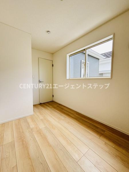 　洋室　洋室の明るさが印象的です
