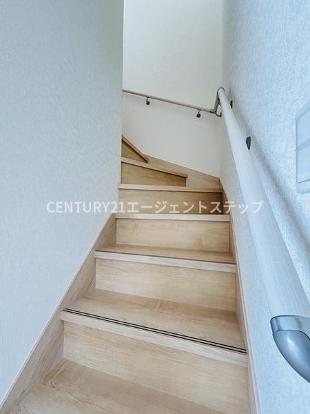 　その他　階段部分が明るい印象です