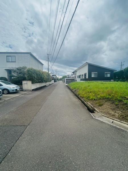 　前面道路含む現地写真　