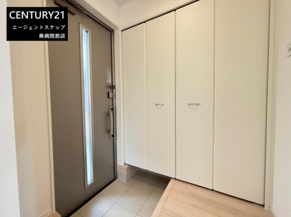 　玄関　玄関収納が使いやすい玄関です