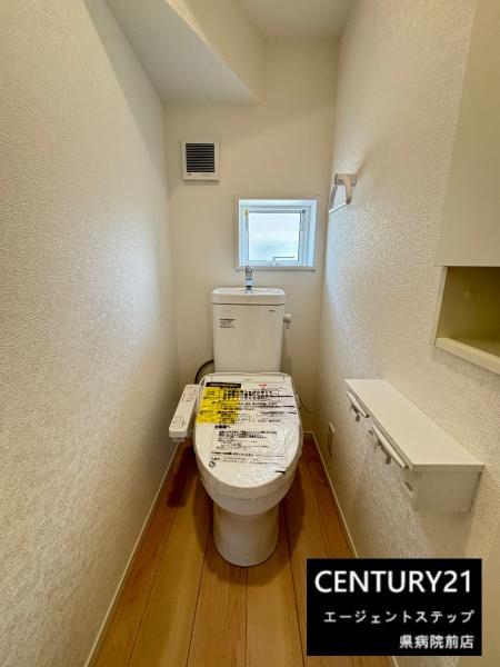 　トイレ　明るいトイレ空間です