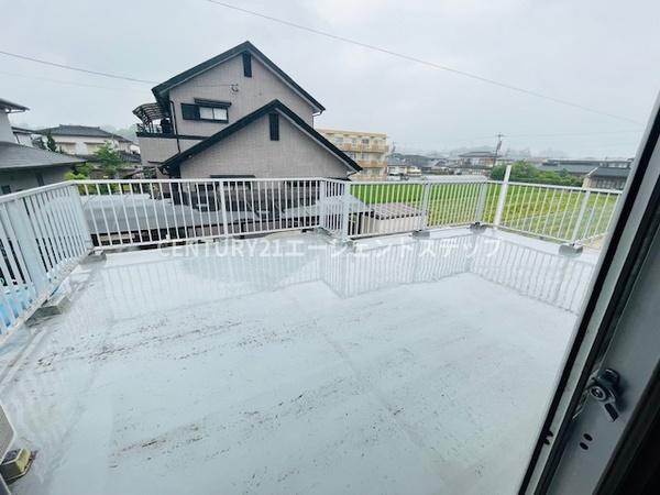　バルコニー　ゆとりあるバルコニーです
