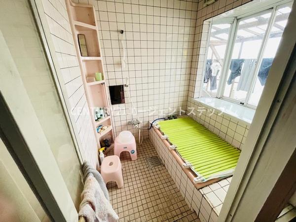 　バス　明るいバス空間です