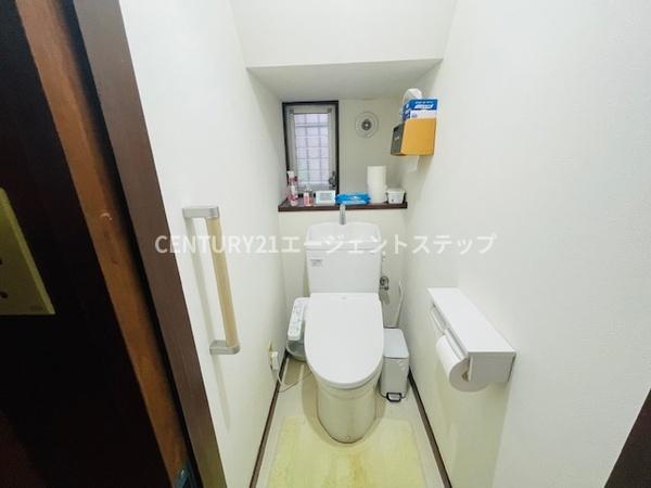 　トイレ　明るいトイレ空間です