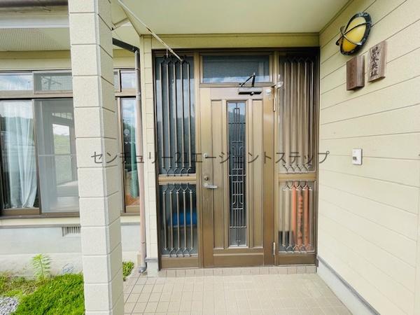 　玄関　玄関の明るい印象です