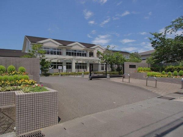 　宮崎市立生目台西小学校（小学校）／640m　