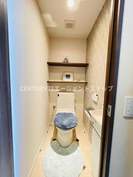 サンパーク南宮崎駅前Ⅱレジデンス　トイレ　トイレに収納棚付きです