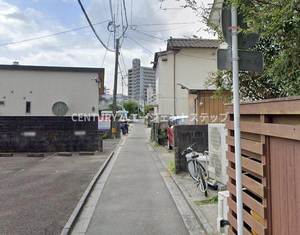 　前面道路含む現地写真　前面道路は落ち着いた環境です